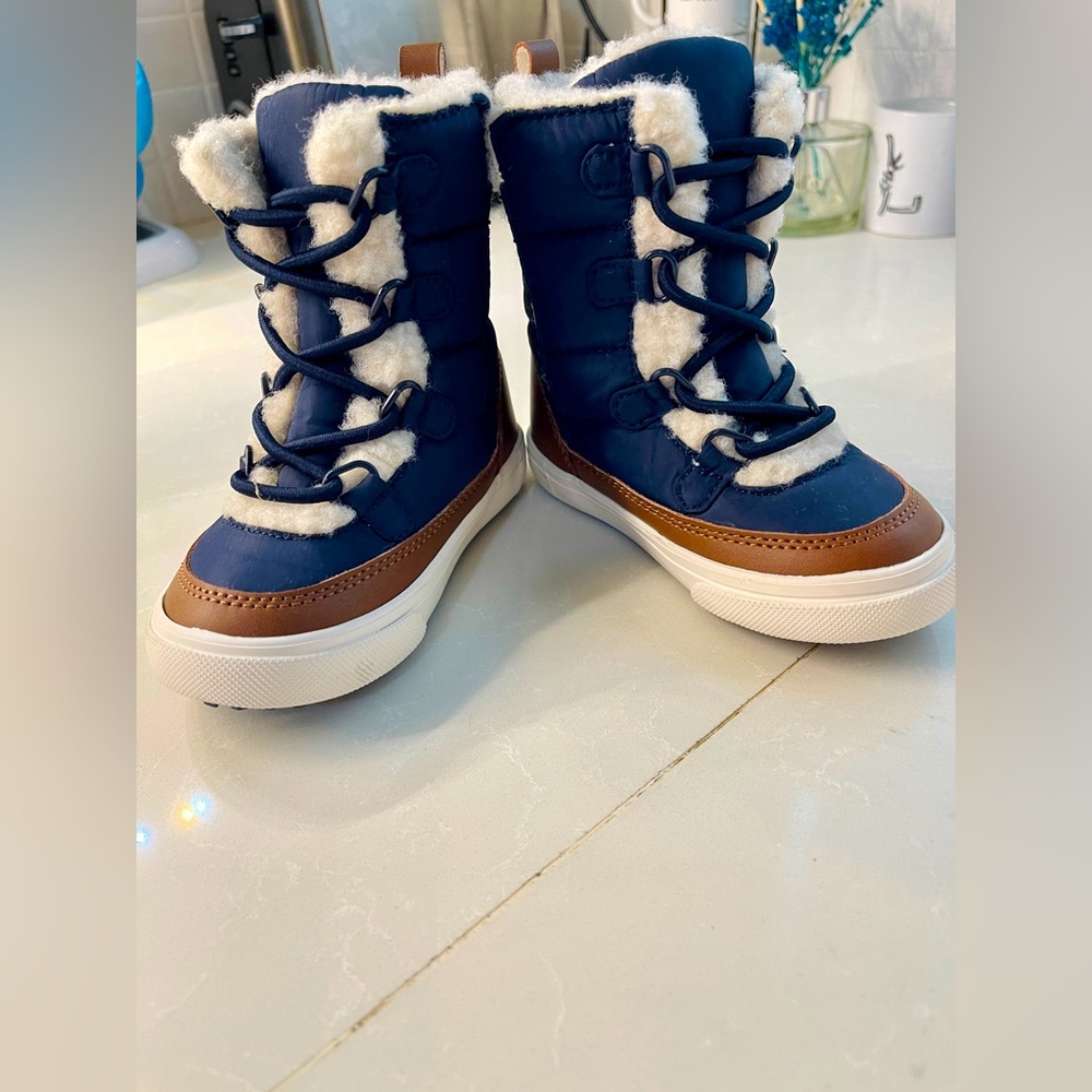Toddler winter boots (6C)